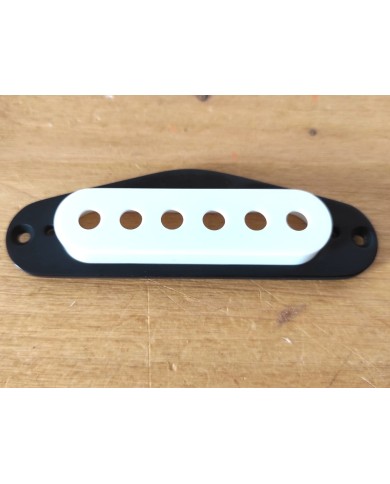 Schwarzer Metallrahmen für Stratocaster Singlecoil-Pickup