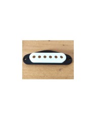 Schwarzer Metallrahmen für Stratocaster Singlecoil-Pickup