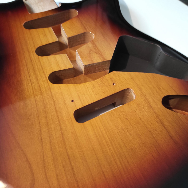 Sunburst 3 tons NITRO Varnish, Alder Body SSS Strat style