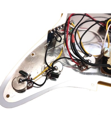 Pickguard blanc précâblé HSS Strat, micros à aimant céramique