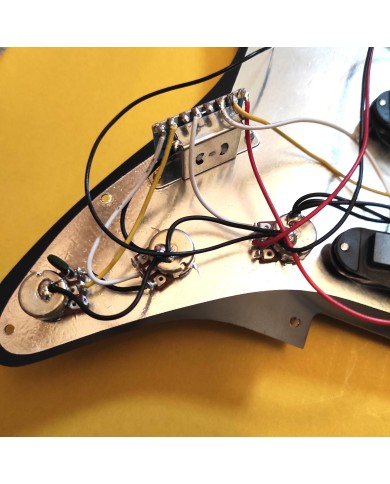 Pickguard noir précâblé SSS Strat, micros à aimant céramique
