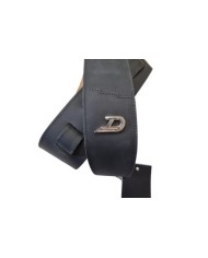 Duesenberg-Gurt aus schwarzem Leder, Detailansicht des LOGOS
