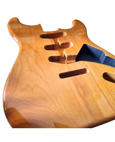 Stratocaster-Korpus aus 3-teiligem Erlenholz, natur lackiert