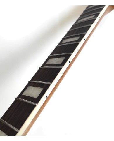 JM-Style roasted maple neck, rosewood fingerboard, Gloss finish