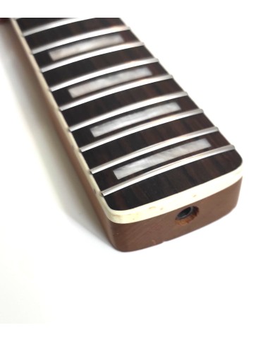 JM-Style roasted maple neck, rosewood fingerboard, Gloss finish