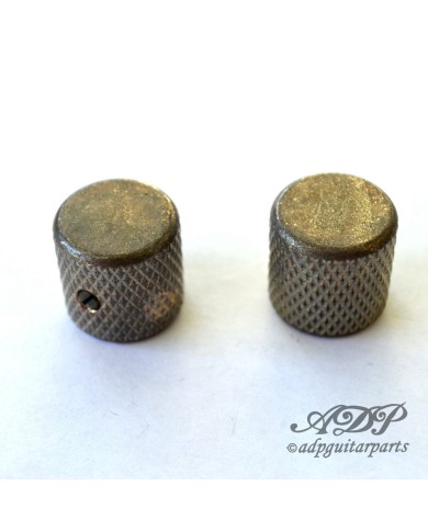 2 gealterte '59 P-Bass Flat-Nickel-Knöpfe