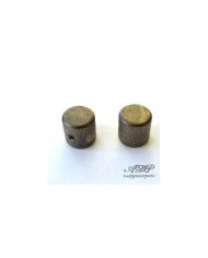 2 gealterte '59 P-Bass Flat-Nickel-Knöpfe