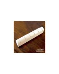 Graph Tech Nubone Sattel, Gibson Style, geschlitzter Graph Tech Nubone Sattel, Gibson Style 43.6x4.9x9.4 E-e35.5