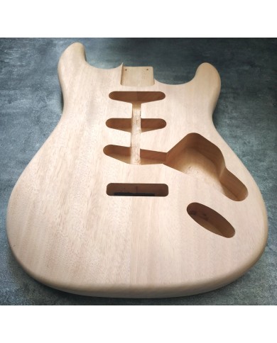 Leichter 2-teiliger Stratocaster-Korpus aus Mahagoni, unbehandelt