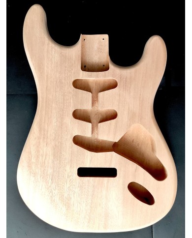 Leichter 2-teiliger Stratocaster-Korpus aus Mahagoni, unbehandelt
