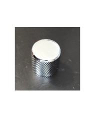 1 flacher Metallknopf, Chrom, feine Rändelung, 18 Zähne für 6mm-Potis, Tele / Bass