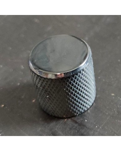 1 flacher Metallknopf Schwarz, feine Rändelung, 18 Rillen für 6-mm-Potis Tele / Bass